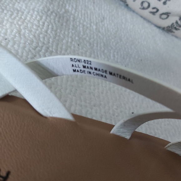 CL by Laundry white strappy sandals white flats Chinese Laundry y2k - Picture 6 of 13